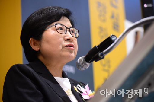 정현백 여성가족부 장관 "'여성혐오' 대응 TF 만들겠다"