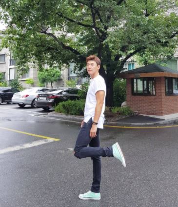 송재희, 우월한 기럭지+비율 뽐내며 찰칵 '대체 몇 등신이야?'