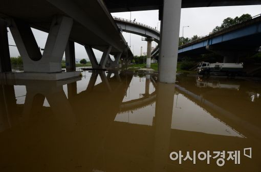 [포토]장맛비에 침수된 잠수교