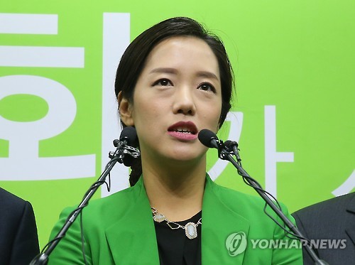 '친문·문빠·광신도' 발언 논란…강연재, 국민의당 탈당 "안철수 새정치 없다고 판단"
