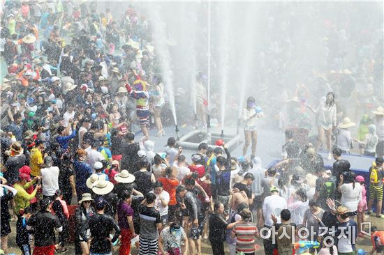 장흥 물축제,10주년  ‘23℃ 정남진으로 진로를 돌려라!’