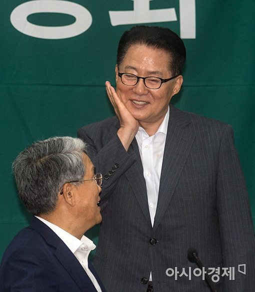 [포토]박지원, '내 목 괜찮아'