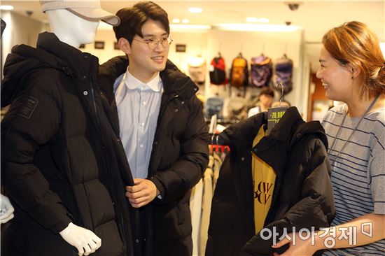 광주신세계, 모피에 이어 다운 패딩까지 “역시즌 마케팅” 열풍