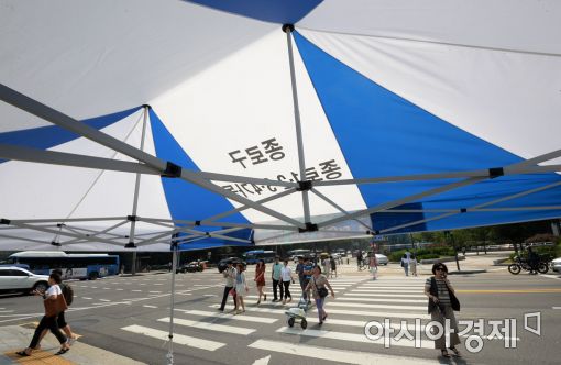 [포토]고마운 그늘막 쉼터