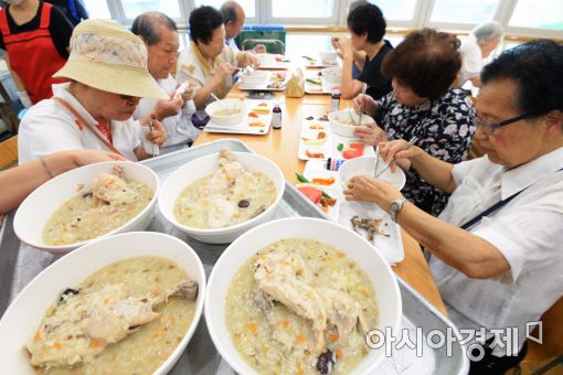 [포토]'복날에는 역시 삼계탕'