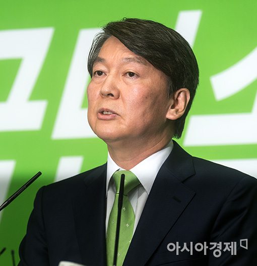 [포토]기자회견 갖는 안철수