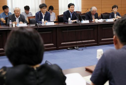 국정위에 모인 원로들 "文정부, 30년 내다보는 국가비전 만들어야"…대북정책 '주도권' 강조