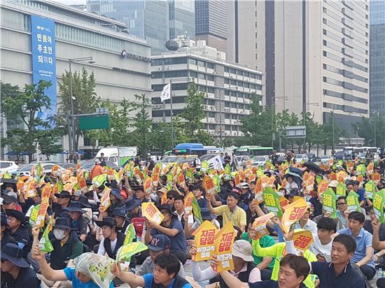 민주노총, “최저임금 1만원 쟁취” 결의대회 열어