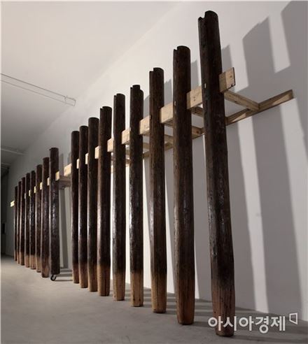 반추 Re-present, 2010, 나무, 철 [사진=국립현대미술관 과천관]
