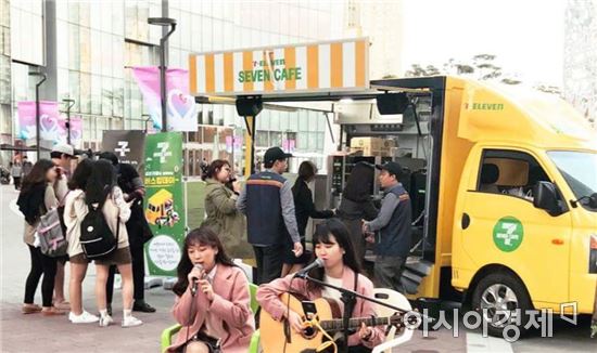 트럭에 커피 태운 세븐일레븐…전국서 달린다