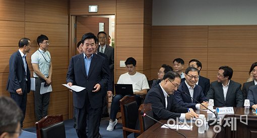 [포토]해단식 참석하는 김진표 국정기획자문위원장
