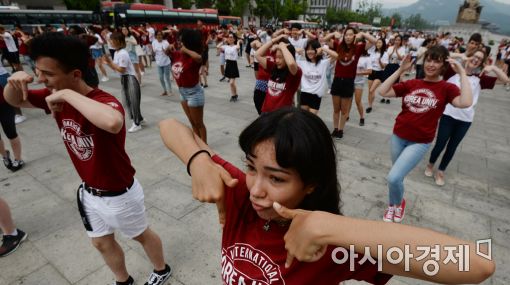 [포토]K팝에 맞춰 춤추는 고려대 국제하계대학 