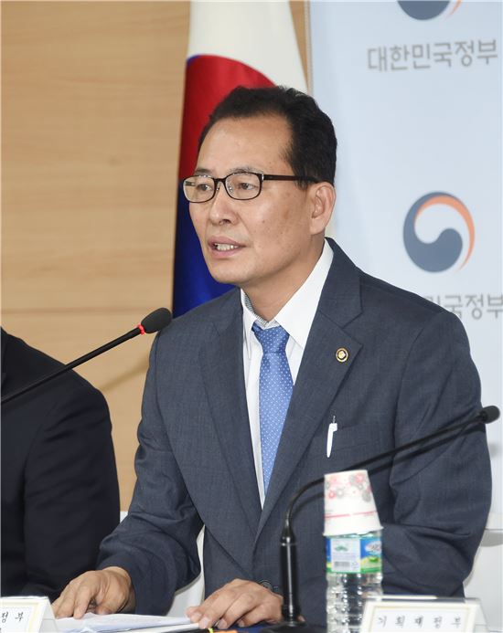 [최저임금후속대책]고형권 차관 "모럴해저드 최소화할 것"
