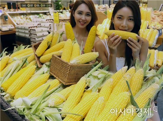 [포토]신세계百 "여름철 다이어트, 해피콘 옥수수로 하세요"