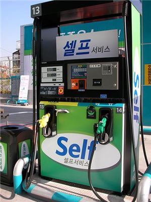 [꿈틀대는 기름값]서울에서도 최대 700원差…주유 꿀팁은