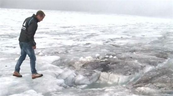 “완벽하게 보존…” 75년 전 실종된 스위스 부부, 알프스 빙하서 발견