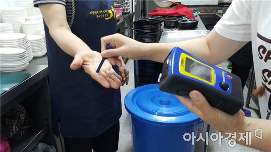 고창군, 깨끗하고 안전한 식품관리 현장에서 뛴다