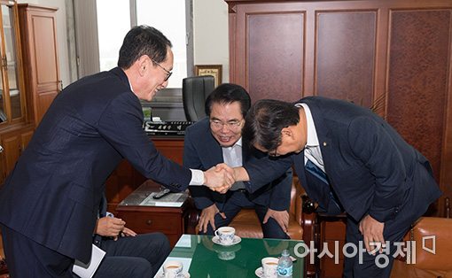 [포토]"일자리 추경안, 합의 부탁합니다"