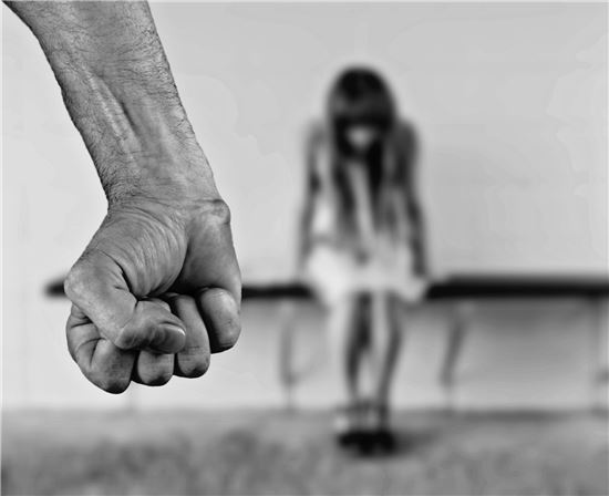 데이트 폭력, 처벌 10만원 이하…다른 나라는?