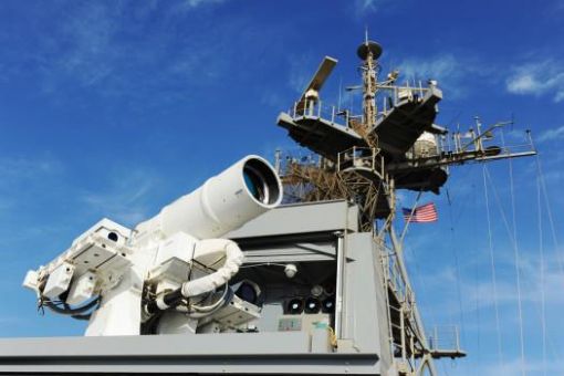 미국 해군이 세계 최초로 실전 배치된 레이저무기 시험발사 장면을 공개했다고 CNN 방송이 지난 17일(현지시간) 보도했다. [이미지출처=연합뉴스]