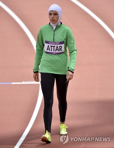 2012년 런던올림픽에 참가한 사우디 여성 마라톤 선수 사라 아타르. 사진=연합뉴스 제공
