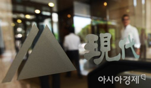 [포토]북한 입장 기다리는 현대아산