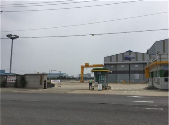 지난 1일 잠정 폐쇄 된 현대중공업 군산조선소 북문 모습