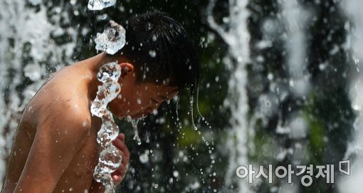 [포토]'무더위를 시원하게'