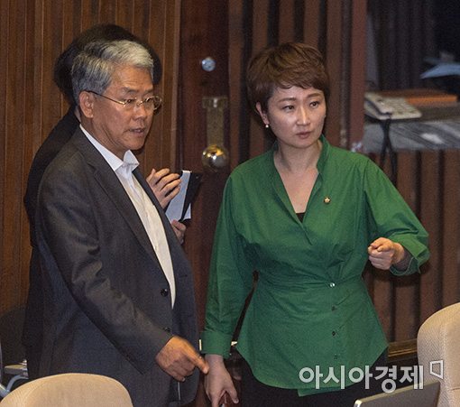 [포토]본회의장에서 만난 국민의당 원내지도부