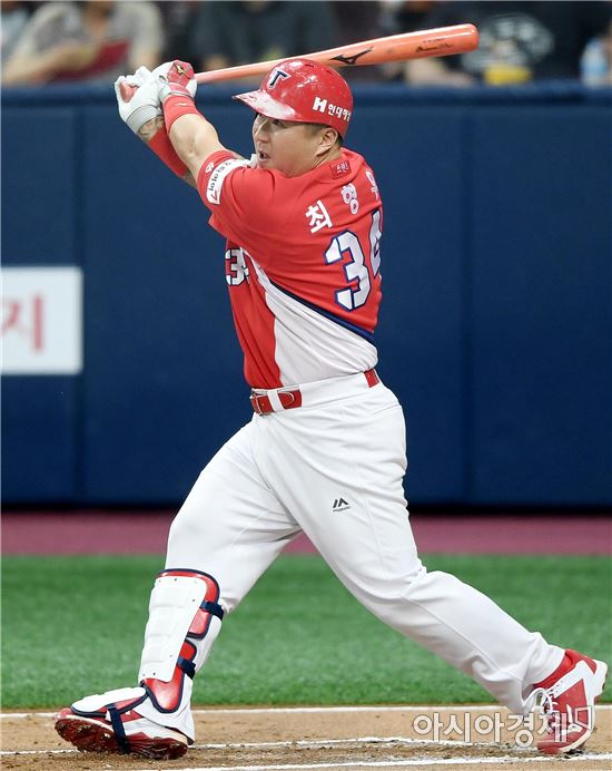 [포토]최형우, '첫 타석부터 1타점 2루타!'