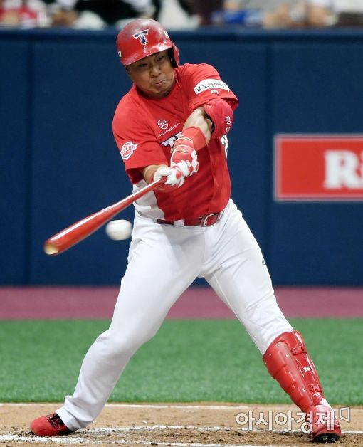 [포토]중전 안타치는 KIA 이범호