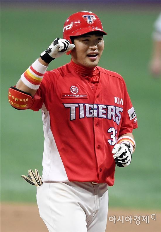 [포토]환호하는 김민식, '내가 재역전 시켰어!'