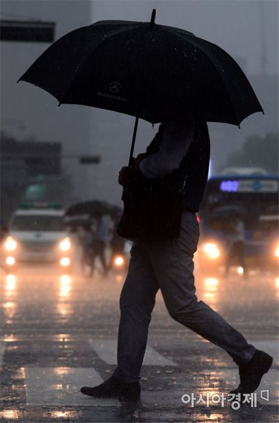 [오늘 날씨]전국 흐리고 비…돌풍·천둥 동반