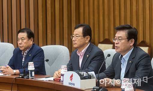 정우택 "'비리 전관왕'도 임명…김영주 청문회 참석 고민 중"