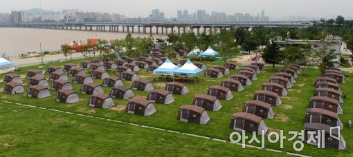 [포토]폭염에 한산한 한강 캠핑장