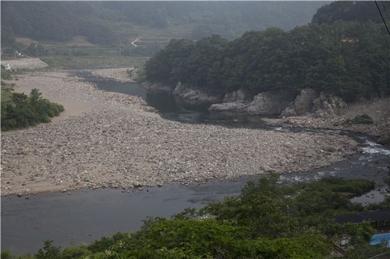 [조문환의 지리산별곡 ⑩] 엄천강과 손잡고 걷는 迷路, 그 행복한 동행