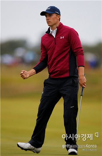 [디오픈] 스피스 선두 "악천후 속에 1언더파"