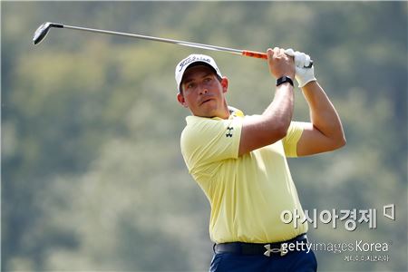 스털링스 선두 "이번엔 내가 60타의 주인공"