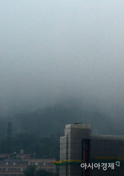 [포토]비구름에 사라진 남산타워