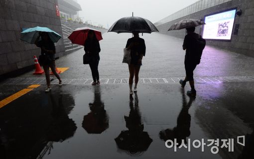 인천 침수, 폭우로 비 피해 잇따라…누리꾼 "비 다 오고나서 경보라고 하면" 