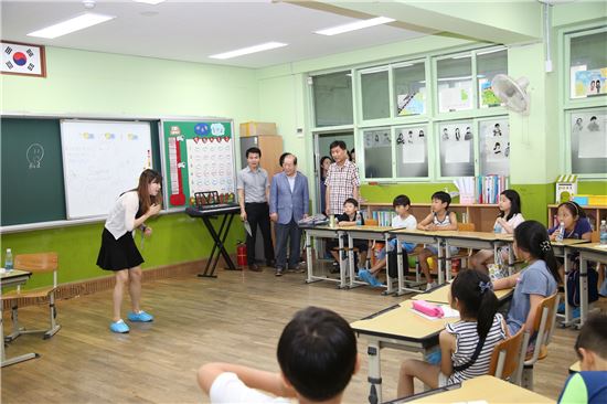 [포토]박홍섭 마포구청장 아동영어지식나눔축제 참석 