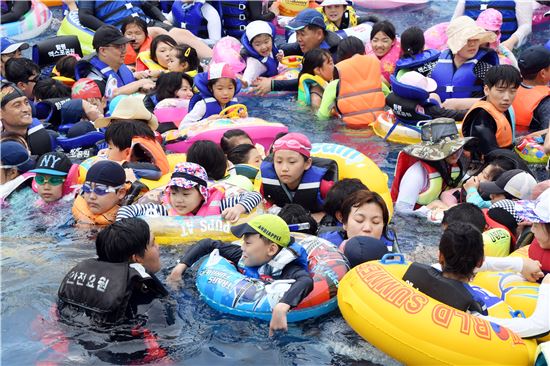 폭염탈출~함평엑스포공원 물놀이장 "물반~사람반" 