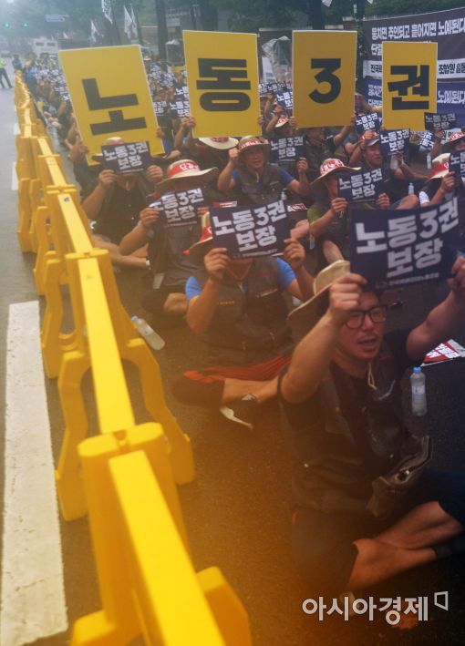 [포토]택배노동자, 노동 3권 보장 촉구 집회 