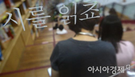 [포토]'더위와 비를 피해'