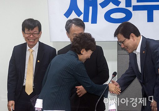 [포토]경제당정 참석한 김현미 국토장관과 최종구 금융위원장