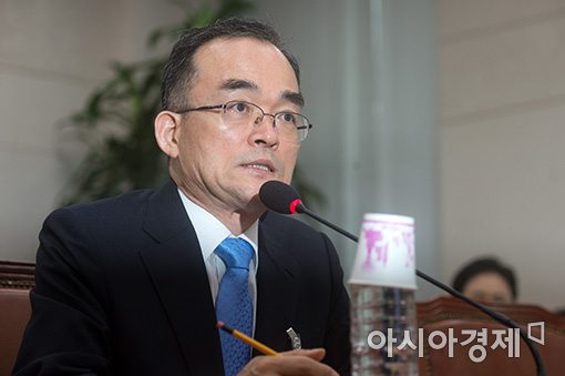 [포토]답변하는 문무일 검찰총장 후보자