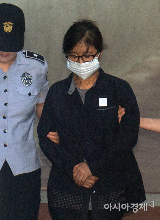 법원 '이재용 재판' 증인 최순실 구인장 발부