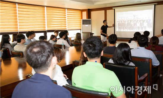 보해양조(대표이사 임지선)는 광주·전남지역 대학생30여명을 초대해 특강을 개최하고 실무체험 기회를 제공했다.