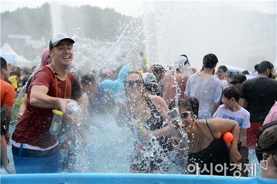 남도 여름축제에서 무더위 날리세요