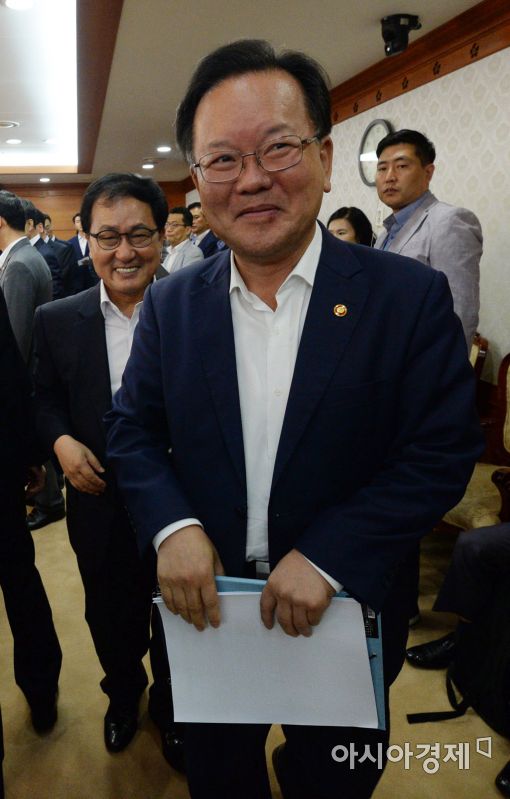 [포토]김부겸 행정안전부 장관, 국정현안점검조정회의 참석